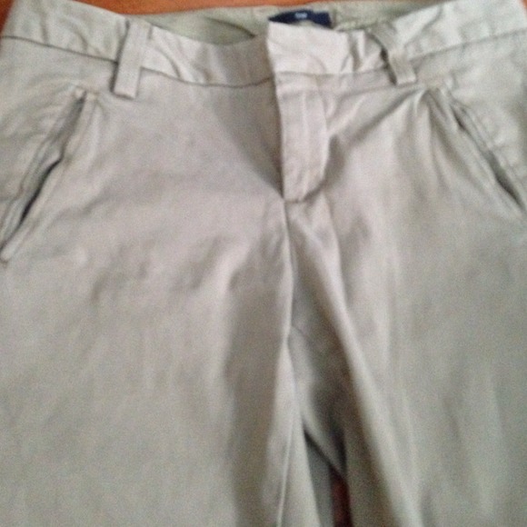 Gap size 1 khaki Capri