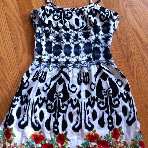 Xhilaration Dresses & Skirts - Love the print of this sundress!  🔆