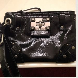💥Flash Sale!💥Adorable black juicy wristlet!