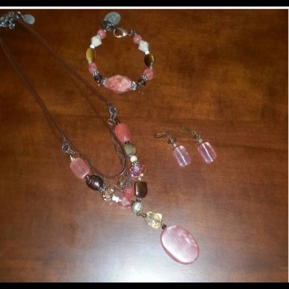Sold- Inviting Coral Set!!