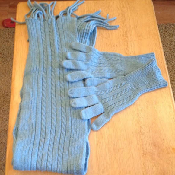 Light blue scarf and gloves
