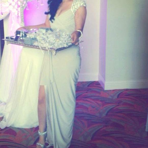 Beautiful evening gown - Picture 1 of 2