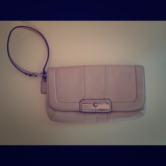 ❌SOLD❌Coach wristlet purse