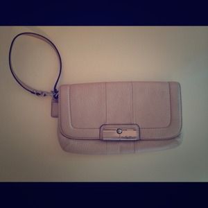 ❌SOLD❌Coach wristlet purse