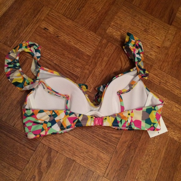 NWT Ruffle Bikini Top - Picture 2 of 2