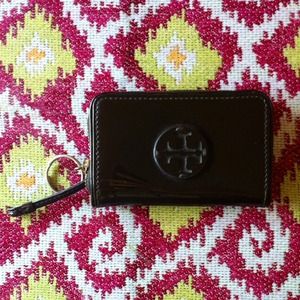PATENT LEATHER TORY BURCH KEY CHAIN WALLET