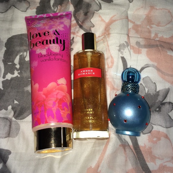 💟SOLD IN BUNDLE💟Perfume & body lotion