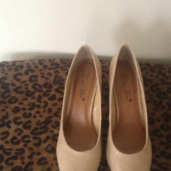 Heels - Picture 2 of 2