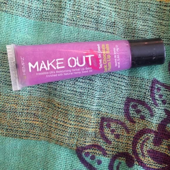Hempz make out dark chocolate plum lip gloss