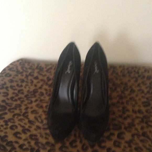 Heels - Picture 2 of 2