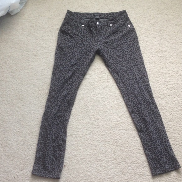 Gray leopard print jeans/jeggings