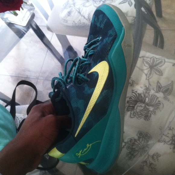 Kobe 8 basketball shoes - Picture 2 of 4