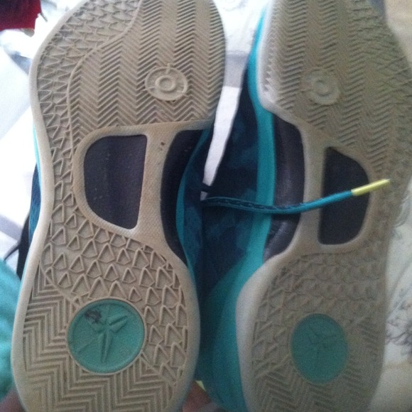 Kobe 8 basketball shoes - Picture 3 of 4