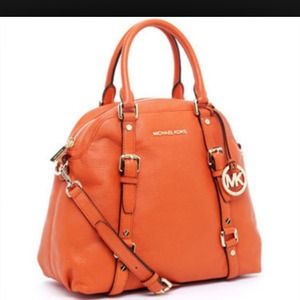 Medium Sized Michael Kors Bag! W/straps