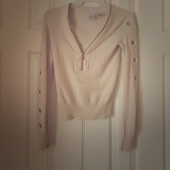 Cream colored hole sleeved jacked (can be crop)