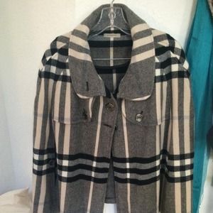 Auth Burberry Cape Never worn