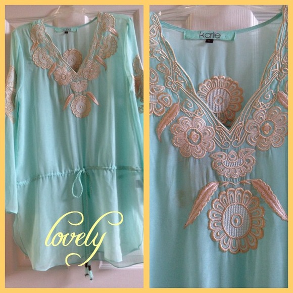 💞 Beautiful Shear Top 💕 New Without Tags!