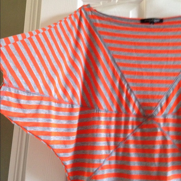 🌼 Orange Striped Top 🌼 - Picture 2 of 3