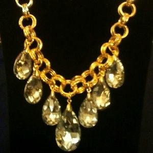 Beautiful Necklace matching earrings