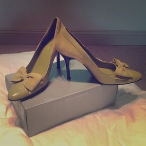 Price Reduced! Nine West Heels w/Cute Bow