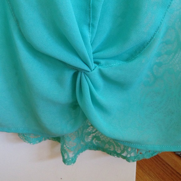 Sheer chloe k. Knotted tank top - Picture 4 of 4