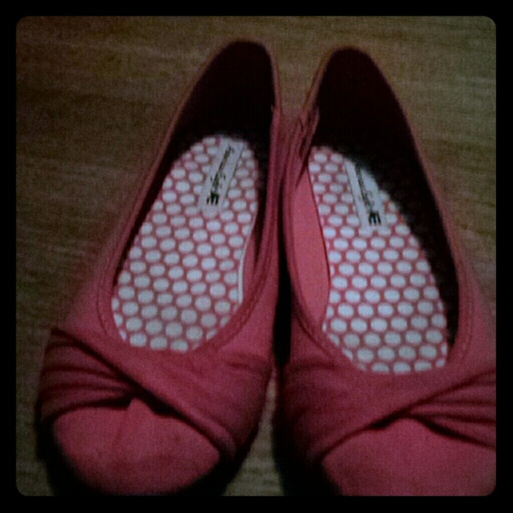 Coral/ Salmon color flats