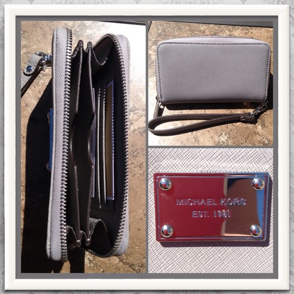 MICHAEL KORS PEARL GREY PHONE CASE WRISTLET - Picture 2 of 3