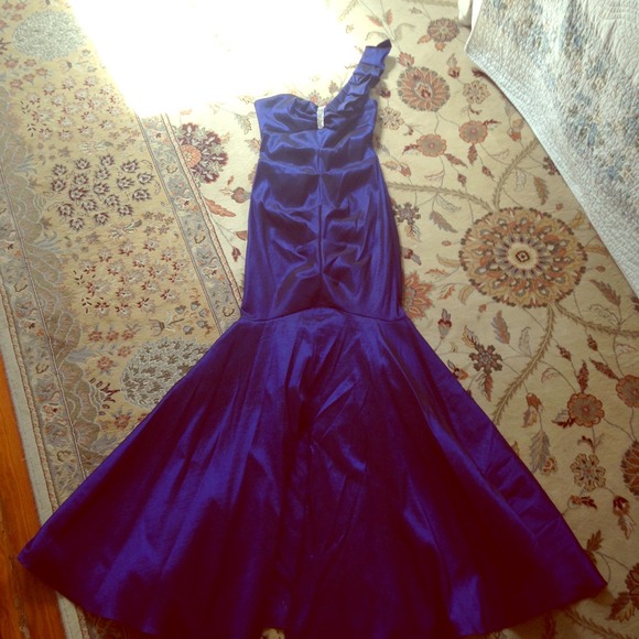 formal dress; mermaid style