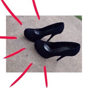 black pumps