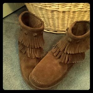 Authentic Minnetonka Moccasin's. Like new!
