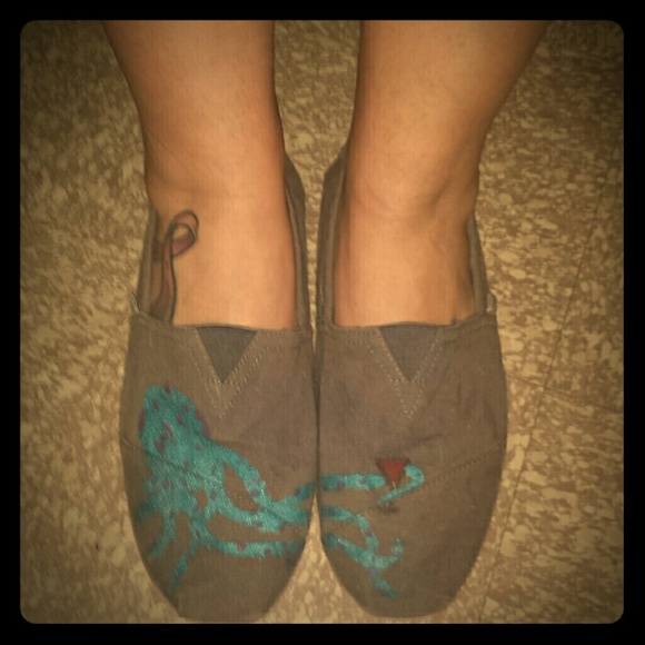 Hand painted octopus toms
