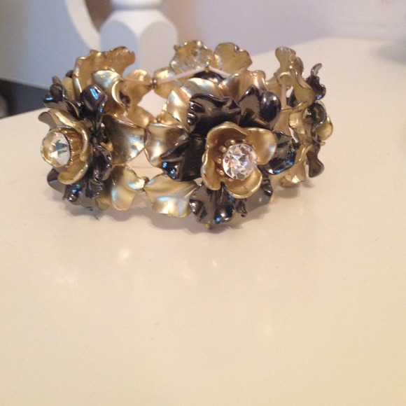 Flower shaped Gold Bracelet