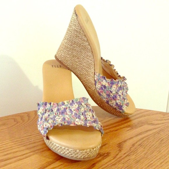 GREAT CONDITION! Elle wedges