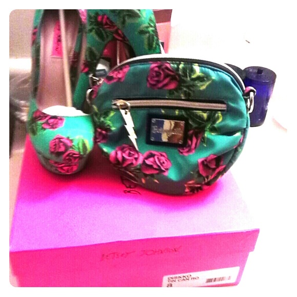 New never worn still in the box betsy johnson shoe