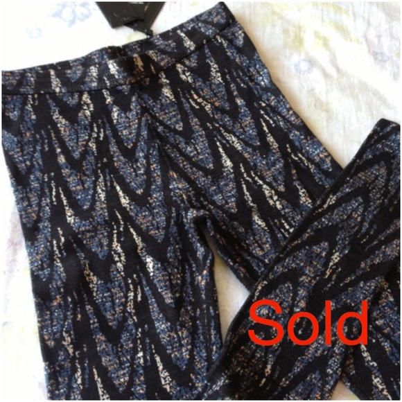 BCBGMaxAzria Pants - 🔥Final price🔥BCBGMAXAZARIA printed legging