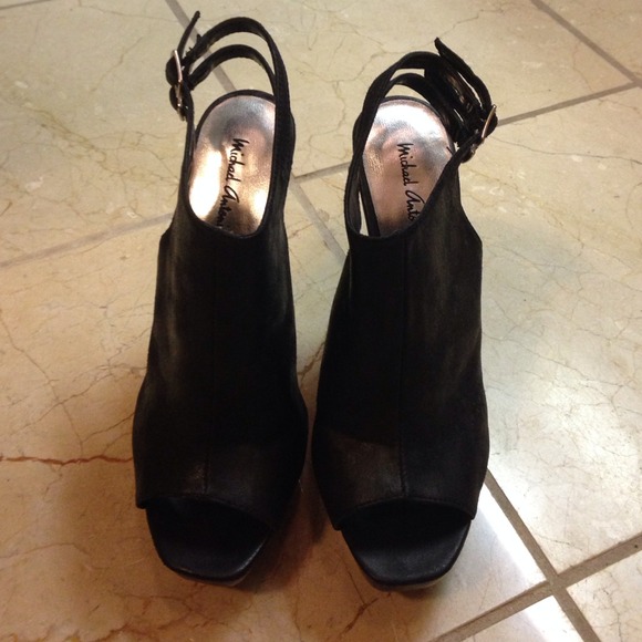 Black heels - Picture 3 of 3