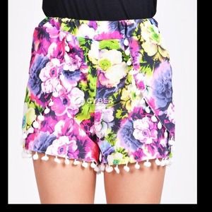 💚SALE💚 Pom pom short floral