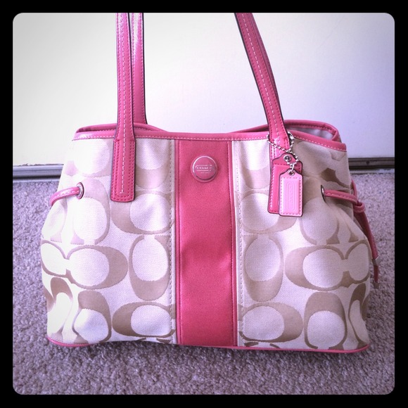 Coach Handbags - Beige & Pink Coach purse 💕