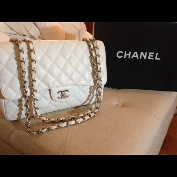 ❤️SOLD Authentic Chanel jumbo caviar classic flap