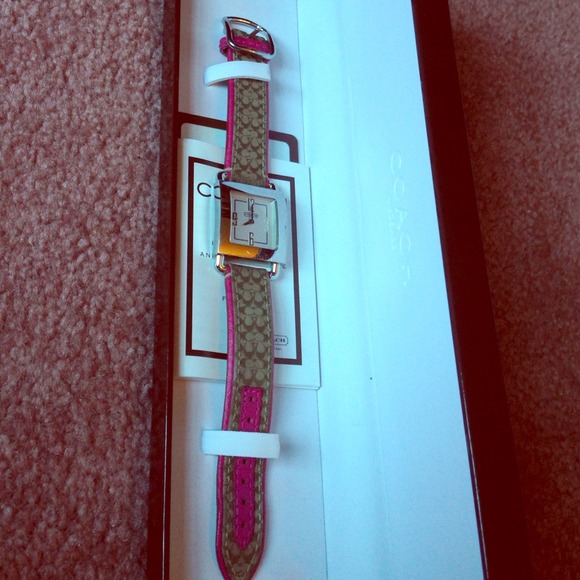 Authentic COACH womens watch in trademark fabric!