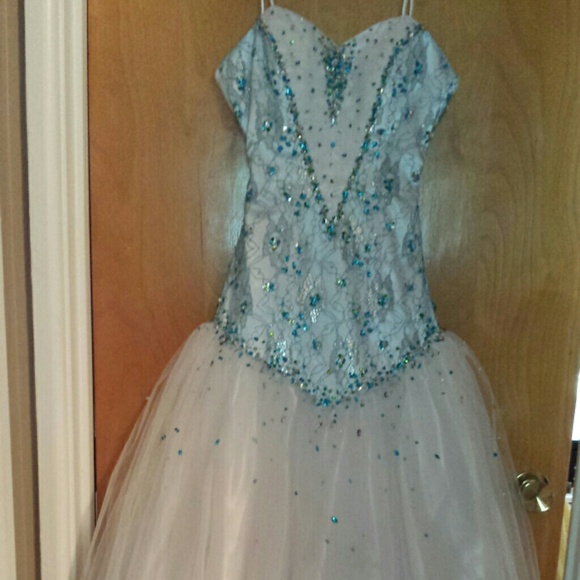 Prom gown - Picture 2 of 3