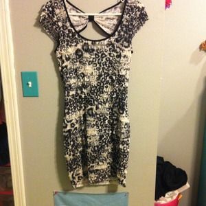 Leopard print form-fitting dress