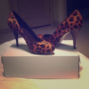 Reduced Price! Banana Republic cheetah print pumps