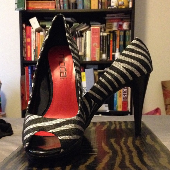 Moda zebra print peep toe heels