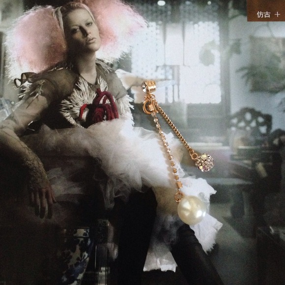 Dior style cell phone headphone plug NEW