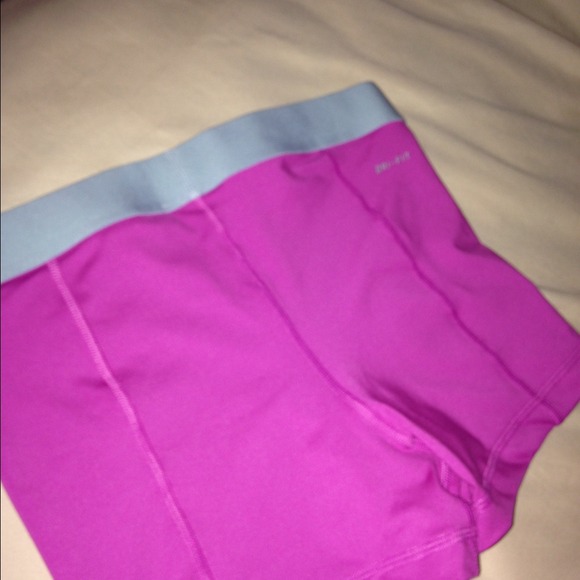 🎀 brand new Nike Pro🎀 - Picture 2 of 3