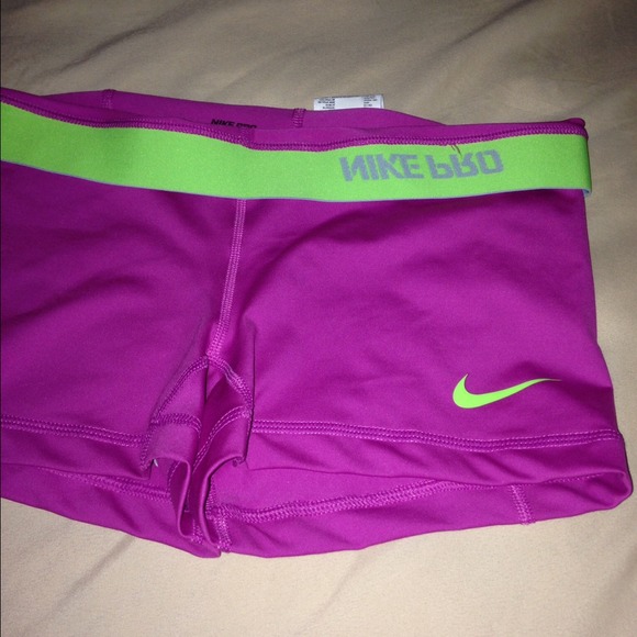 🎀 brand new Nike Pro🎀 - Picture 3 of 3