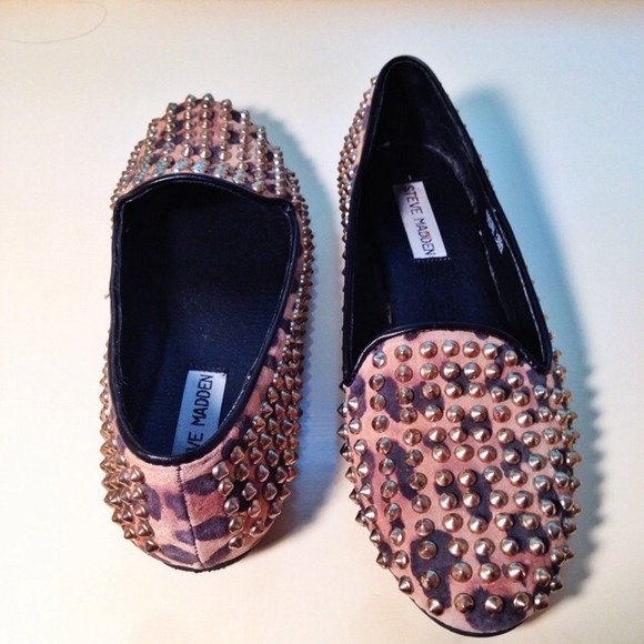 SALE! Steve Madden leopard print gold stud. Size 8