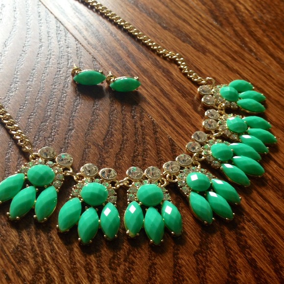 Jewelry - Mint necklace set