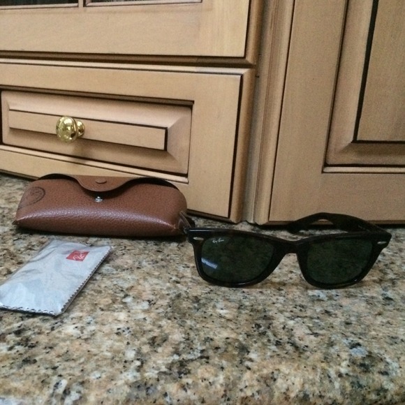 💯✔️AUTHENTIC Tortious Shell Ray-Ban Wayfarers!